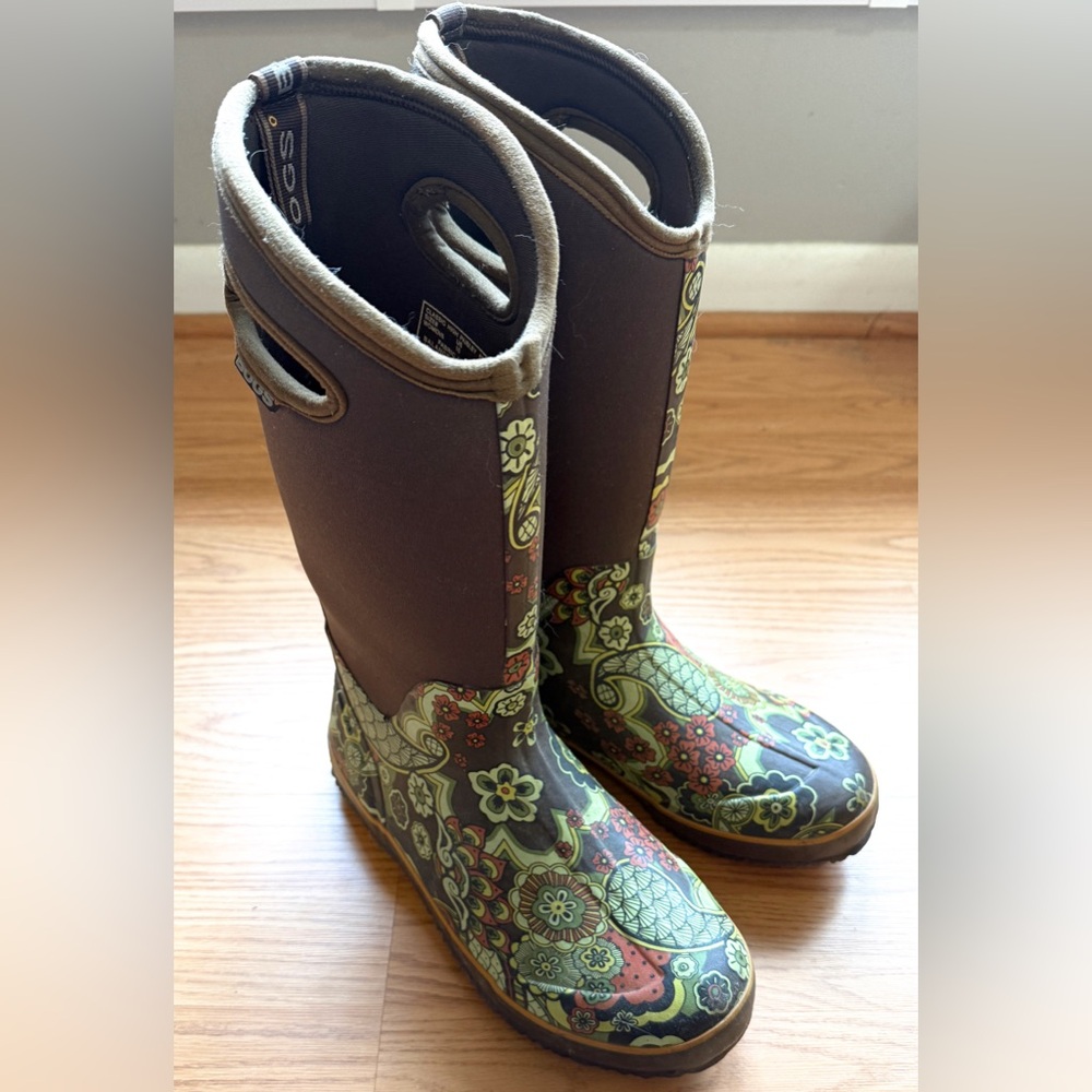 BOGS — Women’s Neoprene Tall Chore Boots — Paisley Print — Size 10